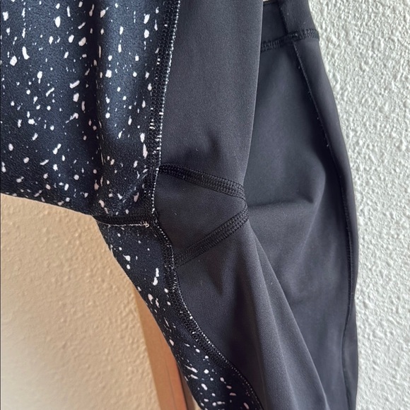 Lululemon Give Me Qi Crop - Size 4, Mink Berry/Black, leggings - Picture 9 of 10